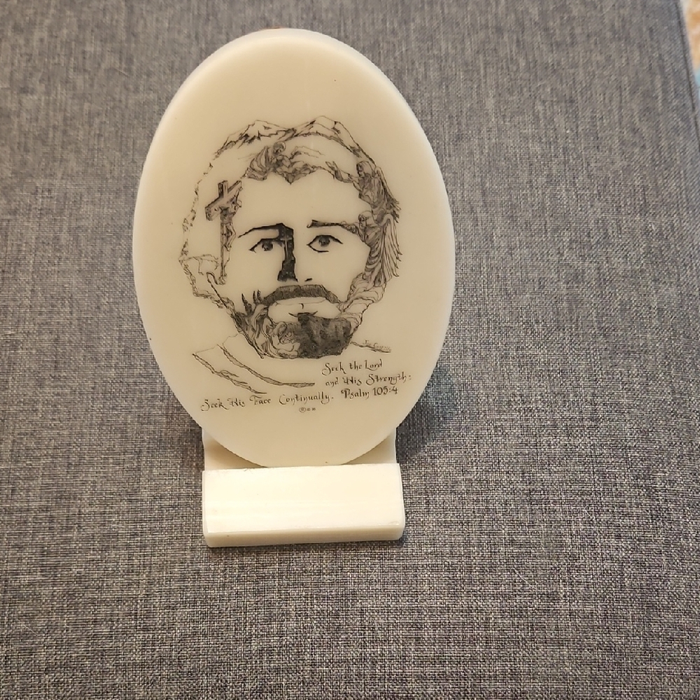 VINTAGE JOE CASTILLO PORTRAIT W/ HIDDEN PICTURES ON JESUS FACE CARVED IN STONE.